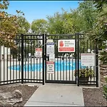 Bandit\'S Riverfront Retreat - Mountain View- Condo-Fishing-Balcony-Fireplace-Great Location!