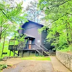 Hillbilly Hilton-Pet Friendly-Sleeps 4-Free Tickets-Mountain View