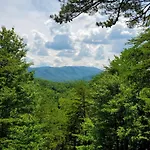 Hillbilly Hilton-Pet Friendly-Sleeps 4-Free Tickets-Mountain View