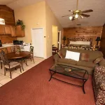 Cabin Close To Parkway Rd With River View