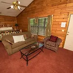 Cabin Close To Parkway Rd With River View