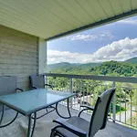 Pigeon Forge Condo Retreat With Community Pool!