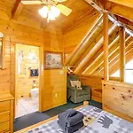 Pigeon Forge Vacation Rental - Walk Downtown!