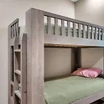 Three Cubs Den - Minutes To Pf Strip, Hot Tub, Arcade Games, Bunks, View