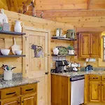 Riverfront Cabin With Hot Tub - 3 Miles To Dollywood