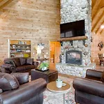 Riverfront Cabin With Hot Tub - 3 Miles To Dollywood