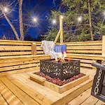 The Family Stone Luxe Cabin Sleeps 12 Hot Tub Dogfriendly Dollywood