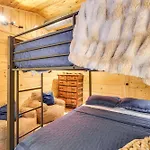Cozy Sevierville Cabin With Hot Tub And Game Room!