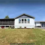 Large Home - Walking Distance To Parkway