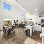 New Cabin - Heated Indoor Pool, Jacuzzi, Gameroom