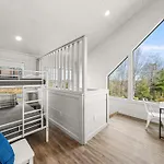 New Cabin - Heated Indoor Pool, Jacuzzi, Gameroom