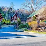 Solid Ground Lodge With Yard!