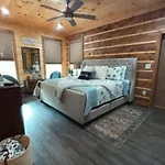 The Grand Tennessean Cabin- Four Bedroom Luxury Cabin In The Mountains