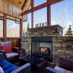 Ern823 - Eagle Falls - Great Location With Private Heated Indoor Pool! Close To Town! Cabin