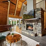 Sugar Bear Cabin With Hot Tub And Fire Pit