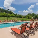 New 3 Bedroom Apartment Sleeps 6