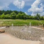 New 3 Bedroom Apartment Sleeps 6