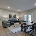 New 3 Bedroom Apt Ada Compliant Sleeps 8