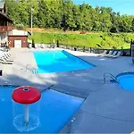New Majestic 5 Star Amazing View, Pool, Hot Tub!
