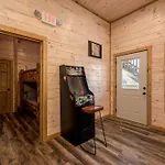 Southern Comfort Lodge-In Pigeon Forge, Sleeps 18-7Br 6Ba Luxury Cabin, W Free Attraction Ticket!