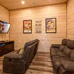 Southern Comfort Lodge-In Pigeon Forge, Sleeps 18-7Br 6Ba Luxury Cabin, W Free Attraction Ticket!
