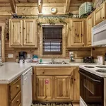 Er66 - Lil\' Bit Of Heaven - Great Location, Close To All The Action! Cabin
