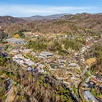 Pinecrest Townhomes-1King-2Queen Unit-Updated