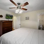 Tennessee Time Out - Entire Cottage Hot Tub, Creek, No Steep Roads