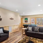 Location 2 Bed 2 Bath Brand New Log Cabin Located Less Than A Mile From The Pigeon Forge Strip