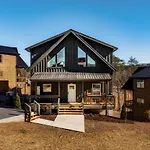 Private Indoor Pool Cabin W/ Game Room & Hot Tub!