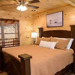 Spacious 2800 Sq Ft-Cozy Wood Cabin-New Build