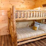 Spacious 2800 Sq Ft-Cozy Wood Cabin-New Build