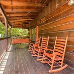 Dog Friendly Secluded Cabin Whot-Tub & Sleeps 12