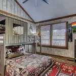 Er26 - Sasquatch Inn - Great Location! Close To Town Resort Pool! Cabin