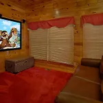 A Mountain View Theater Lodge Holiday Home