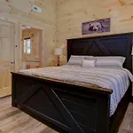 New Build-5Bd-Hottub-Wifi-Theater-Pool Tble-Roku