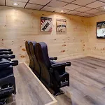 New Build-5Bd-Hottub-Wifi-Theater-Pool Tble-Roku