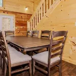 Papa Wolf\'S Cabin - Pool Community