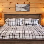 Augys View- Mountain Views-Large Parking-Large Cabin