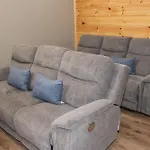 Augys View- Mountain Views-Large Parking-Large Cabin
