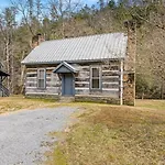 Enchanting 1Br Riverfront Cabin!