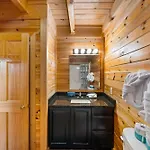 Cute And Cozy 2Br Hot Tub Free Attraction Tickets