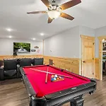Cozy 2Br Theater Gameroom Hot Tub Free Attraction Tickets