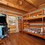 Cozy 2Br Hot Tub Free Attraction Tickets