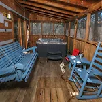 Cozy 2Br Hot Tub Free Attraction Tickets