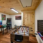 Central Location, Hot Tub, Theater, Grill, Ez Roads