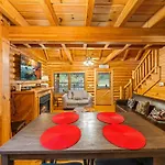 Alpenhaus Cozy Log Cabin - 2 Bedrooms, Hot Tub, Amazing Location!