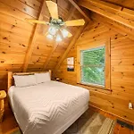 Alpenhaus Cozy Log Cabin - 2 Bedrooms, Hot Tub, Amazing Location!