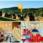 New! Indoor Pool/Ps 5/Hot Tub/Parkway