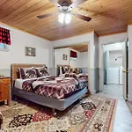 Hillcrest Lodge